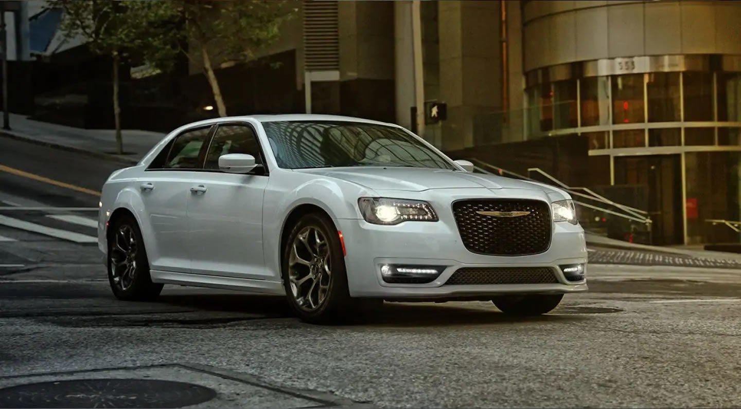 2020-chrysler-300-deals-prices-incentives-leases-overview-carsdirect